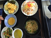 散らし寿司と天ぷらの昼食